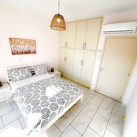 Samos Center, 2br Sleeps 4 * Limisso