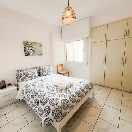 Samos Center, 2br Sleeps 4 Appartamento Limisso